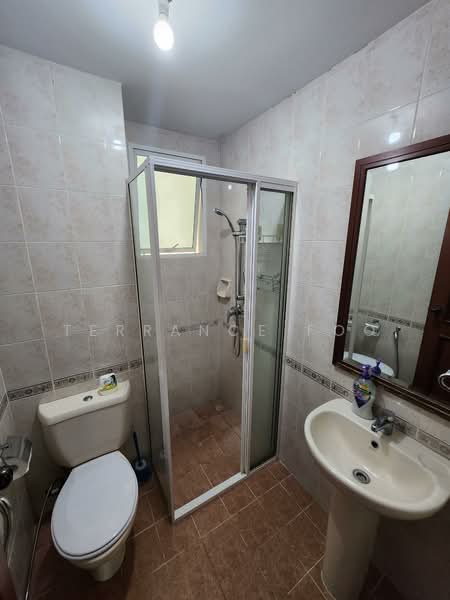 The Tropica Condominium For Sale at S$ 1,200,000 | PropertyGuru Singapore - Bathroom