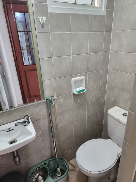 The Tropica Condominium For Sale at S$ 1,200,000 | PropertyGuru Singapore - Bathroom