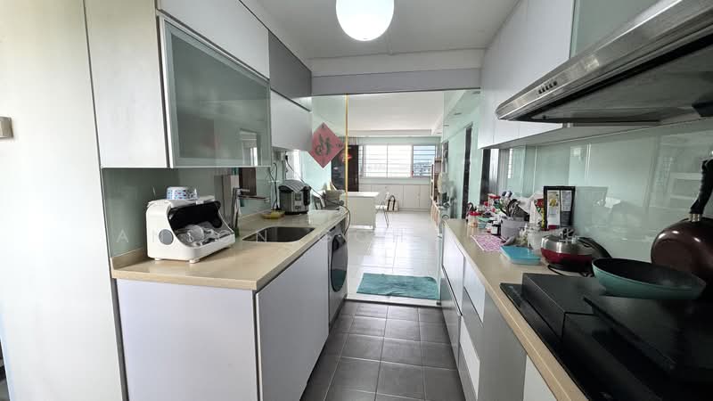 23A Queen's Close HDB Flat For Sale at S$ 470,000 | PropertyGuru Singapore - Kitchen