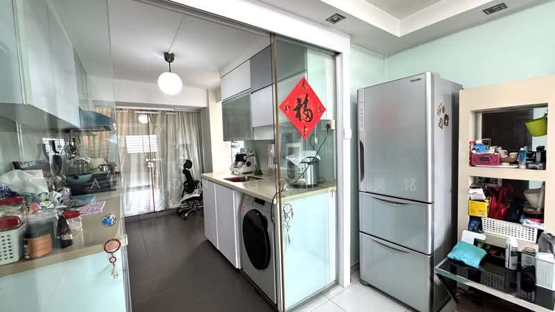 23A Queen's Close HDB Flat For Sale at S$ 470,000 | PropertyGuru Singapore - Kitchen