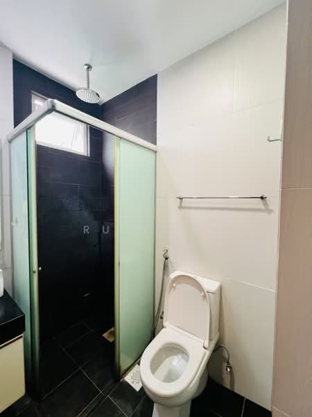 Parc Rosewood Condominium For Sale at S$ 850,000 | PropertyGuru Singapore - Bathroom