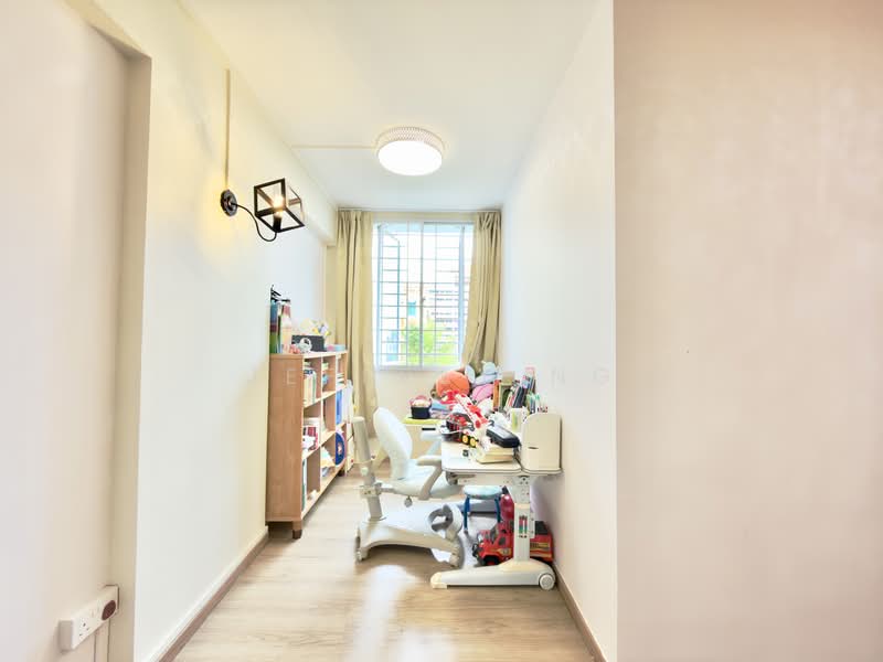 157 Yung Loh Road HDB Flat For Sale at S$ 608,888 | PropertyGuru Singapore - Study