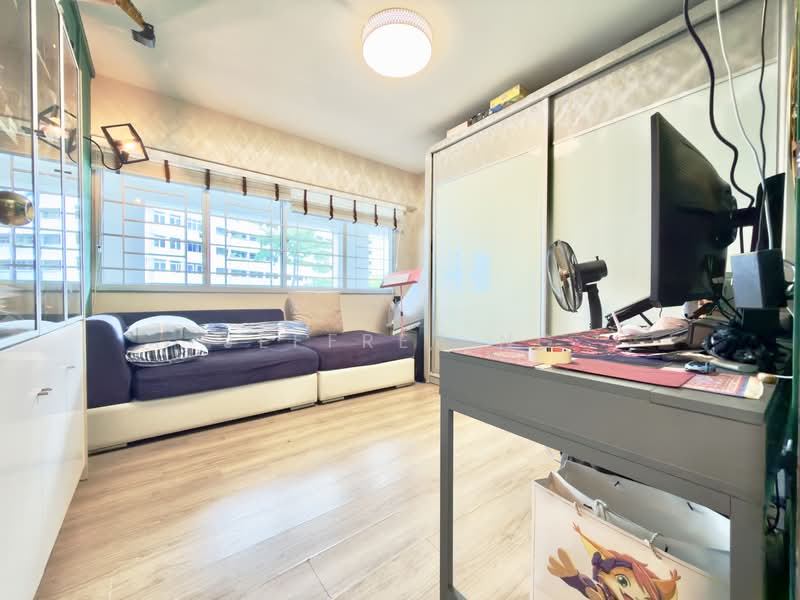 157 Yung Loh Road HDB Flat For Sale at S$ 608,888 | PropertyGuru Singapore - Living Room