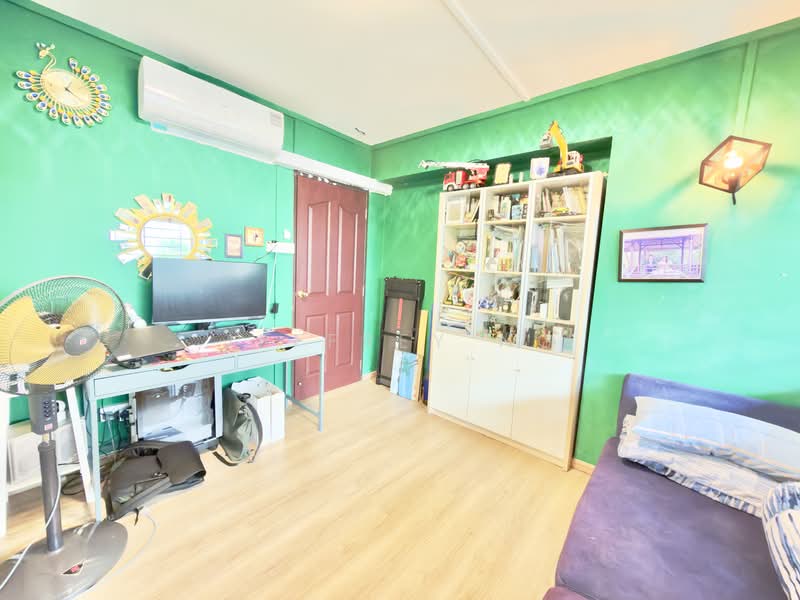 157 Yung Loh Road HDB Flat For Sale at S$ 608,888 | PropertyGuru Singapore - Study