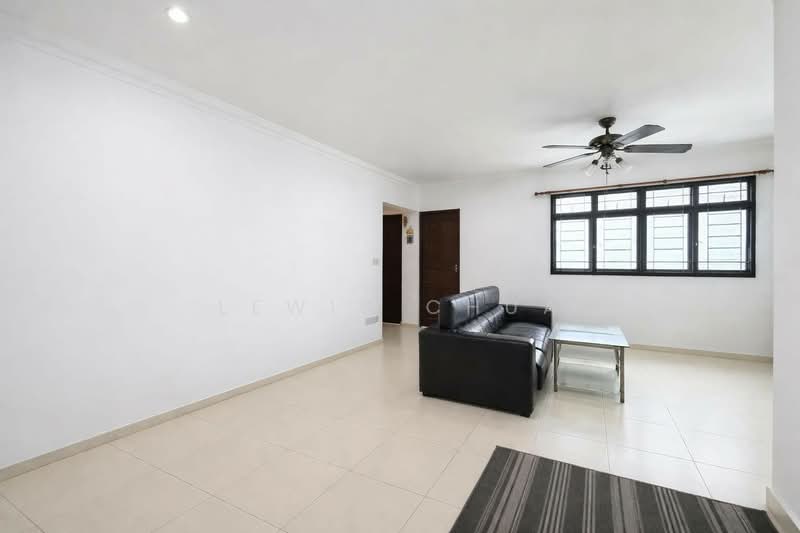 508B Wellington Circle HDB Flat For Sale at S$ 535,000 | PropertyGuru Singapore - Living Room