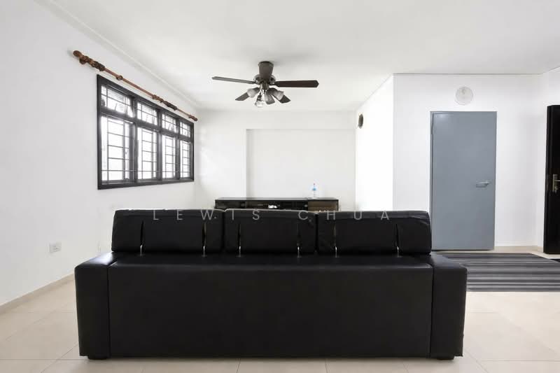 508B Wellington Circle HDB Flat For Sale at S$ 535,000 | PropertyGuru Singapore - Living Room