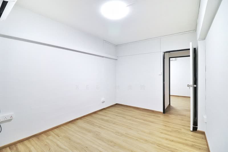 213 Ang Mo Kio Avenue 3, 213 Ang Mo Kio Avenue 3, 3 Bedrooms, 883 sqft, HDB Flat For Rent, by Bee 林美玲, 500100159 - Master’s room - PropertyGuru.com.sg