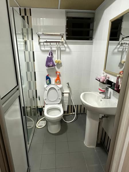 10A Bendemeer Light, 10A Bendemeer Road, 3 Bedrooms, 1,001 sqft, HDB Flat For Rent, by Zane Soo 苏昱能, 500100160 - Bathroom - PropertyGuru.com.sg