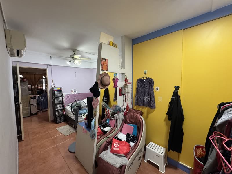 655 Woodlands Ring Road HDB Flat For Sale at S$ 548,000 | PropertyGuru Singapore - Master Bedroom