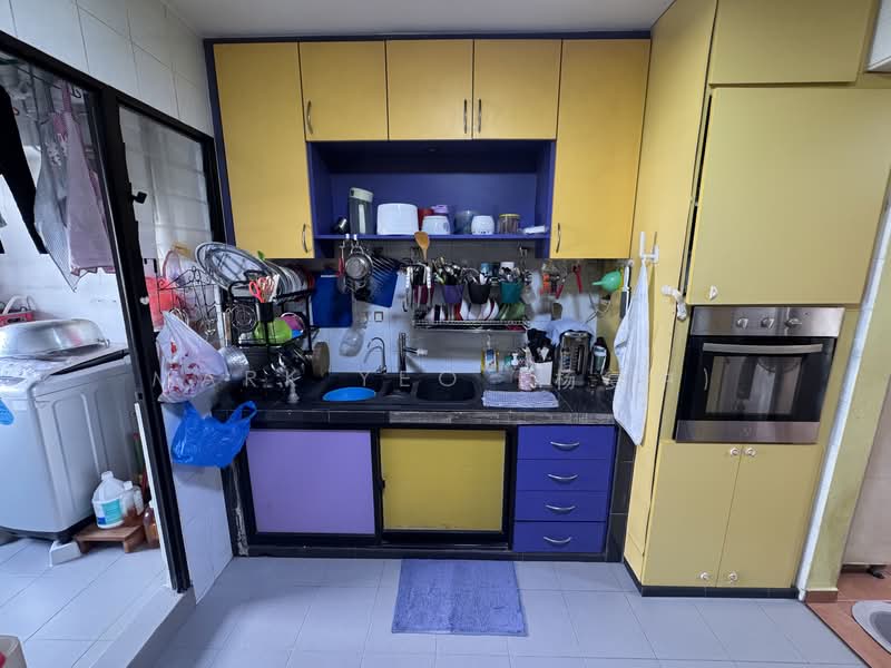 655 Woodlands Ring Road HDB Flat For Sale at S$ 548,000 | PropertyGuru Singapore - Kitchen