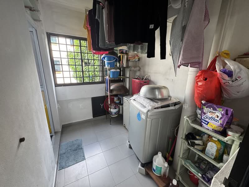 655 Woodlands Ring Road HDB Flat For Sale at S$ 548,000 | PropertyGuru Singapore - Service Yard