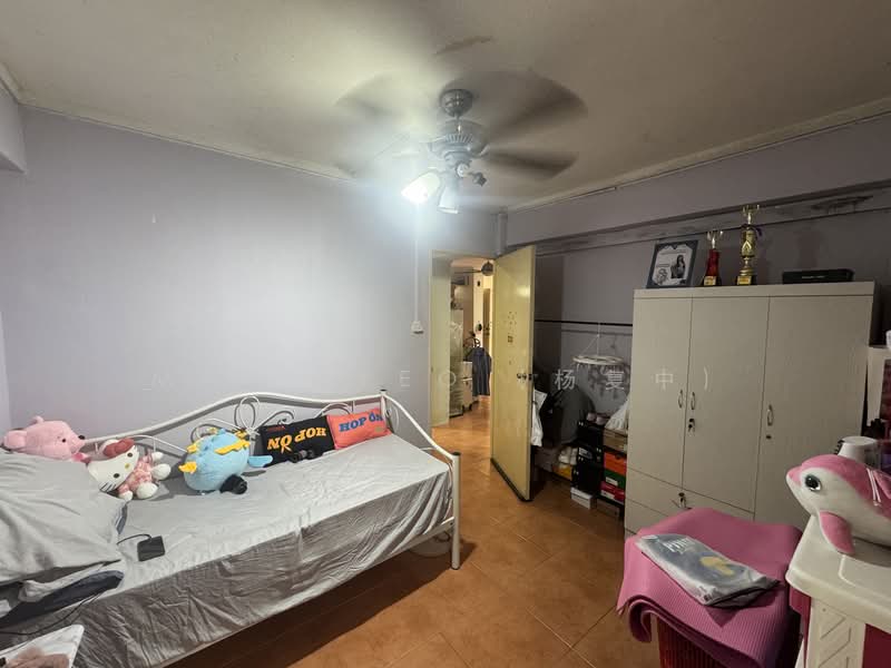 655 Woodlands Ring Road HDB Flat For Sale at S$ 548,000 | PropertyGuru Singapore - Common Bedroom 1