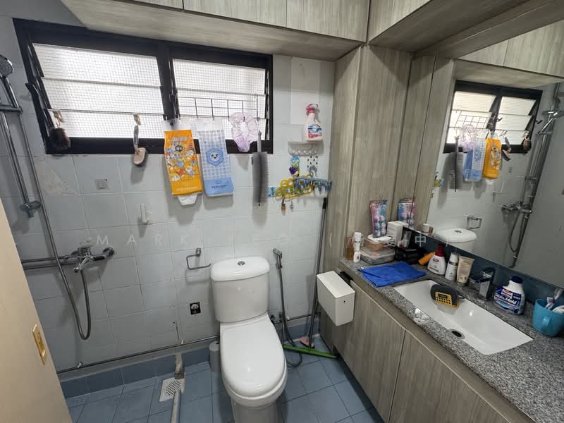 655 Woodlands Ring Road HDB Flat For Sale at S$ 548,000 | PropertyGuru Singapore - Master Bathroom