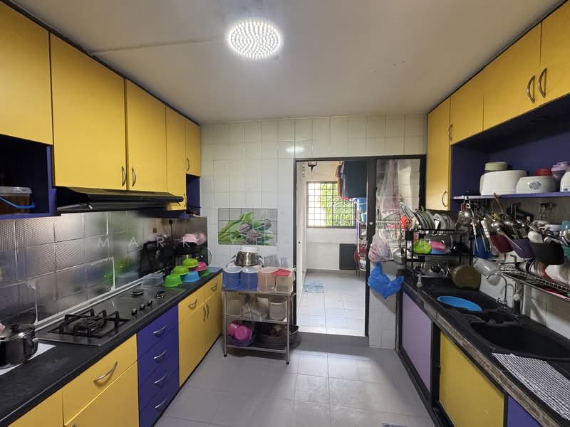 655 Woodlands Ring Road HDB Flat For Sale at S$ 548,000 | PropertyGuru Singapore - Kitchen