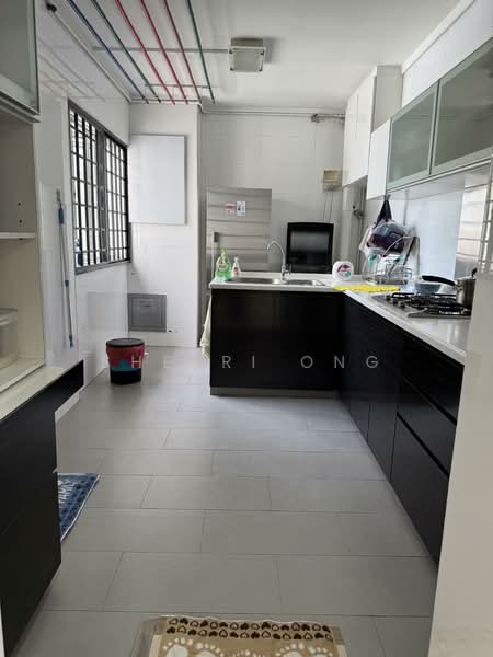 116 Lengkong Tiga HDB Flat For Sale at S$ 1,200,000 | PropertyGuru Singapore - Kitchen