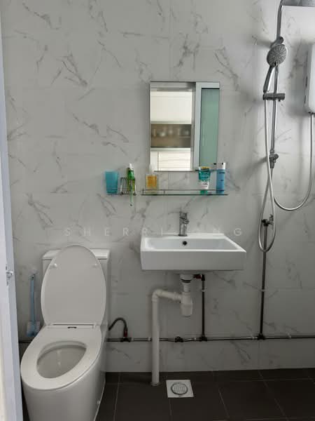 116 Lengkong Tiga HDB Flat For Sale at S$ 1,200,000 | PropertyGuru Singapore - Bathroom