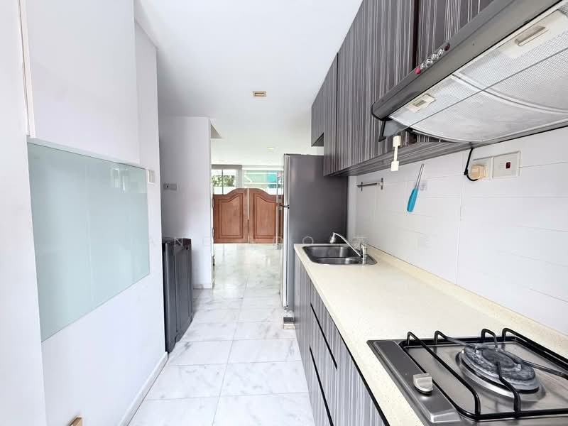 9 Seraya Lane Condominium For Sale at S$ 1,149,876 | PropertyGuru Singapore - Kitchen