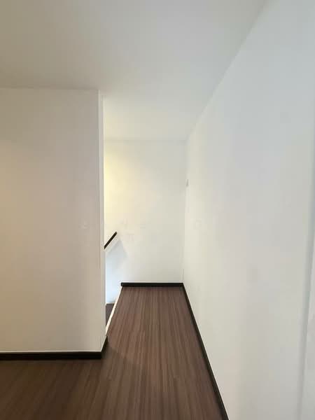 9 Seraya Lane Condominium For Sale at S$ 1,149,876 | PropertyGuru Singapore - Corridor