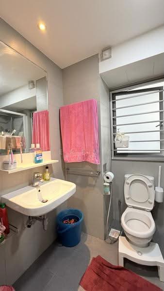 138A Yuan Ching Road, 138A Yuan Ching Road, Boon Lay / Jurong / Tuas, 3 Bedrooms, 958 sqft, HDB Flat For Sale, by Jeremy Tan, 500100180 - Bathroom - PropertyGuru.com.sg