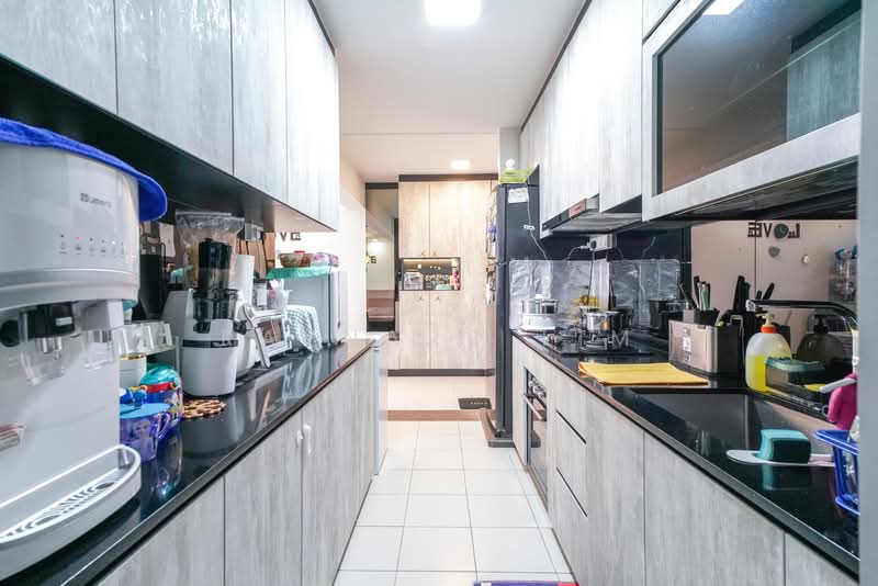 433A Sengkang West Way HDB Flat For Sale at S$ 690,000 | PropertyGuru Singapore - Kitchen