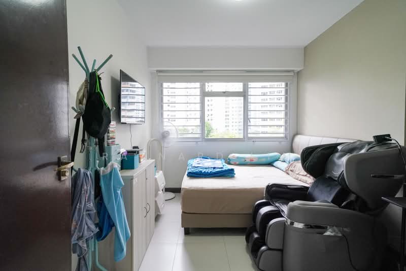 433A Sengkang West Way HDB Flat For Sale at S$ 690,000 | PropertyGuru Singapore - Bedroom