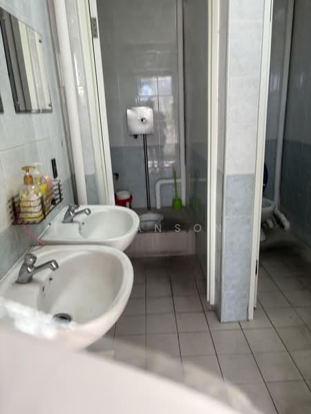 Valiant Industrial Building, 30 Kallang Pudding Road, Macpherson / Potong Pasir, 900 sqft, Light Industrial (B1) For Rent, by XU ANSON, 500100198 - Bathroom - CommercialGuru.com.sg