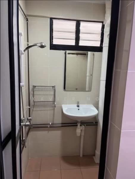 61 Lorong 5 Toa Payoh, 61 Lorong 5 Toa Payoh, 2 Bedrooms, 700 sqft, HDB Flat For Rent, by Xavier Ng, 500100200 - Bathroom - PropertyGuru.com.sg