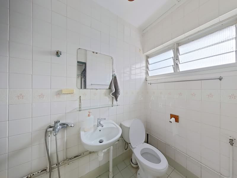 631 Pasir Ris Drive 3 HDB Flat For Sale at S$ 680,000 | PropertyGuru Singapore - Bathroom