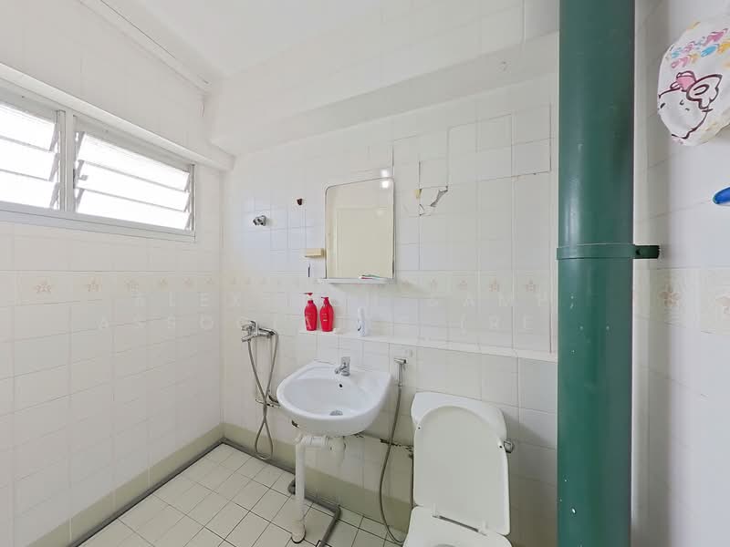 631 Pasir Ris Drive 3 HDB Flat For Sale at S$ 680,000 | PropertyGuru Singapore - Bathroom