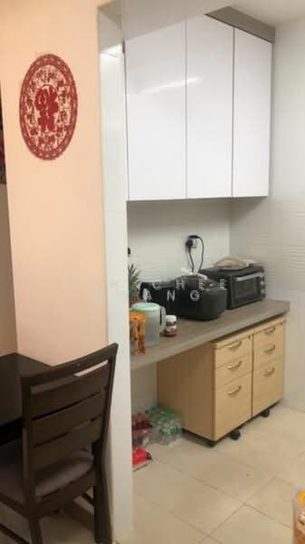 438C Bukit Batok West Avenue 8 HDB Flat For Sale at S$ 518,000 | PropertyGuru Singapore - Kitchen