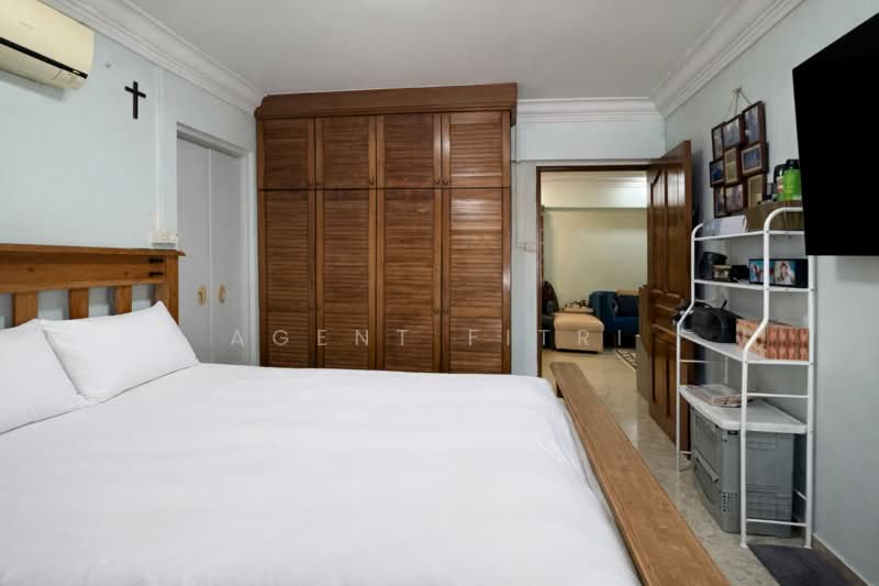484D Choa Chu Kang Avenue 5 HDB Flat For Sale at S$ 560,000 | PropertyGuru Singapore - Bedroom