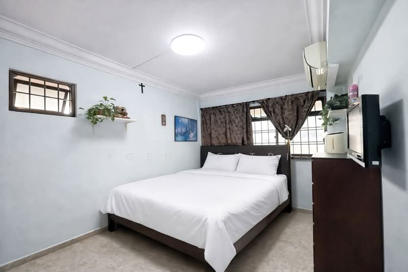 484D Choa Chu Kang Avenue 5 HDB Flat For Sale at S$ 560,000 | PropertyGuru Singapore - Bedroom