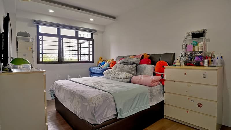 196B Boon Lay Drive HDB Flat For Sale at S$ 830,000 | PropertyGuru Singapore - Bedroom