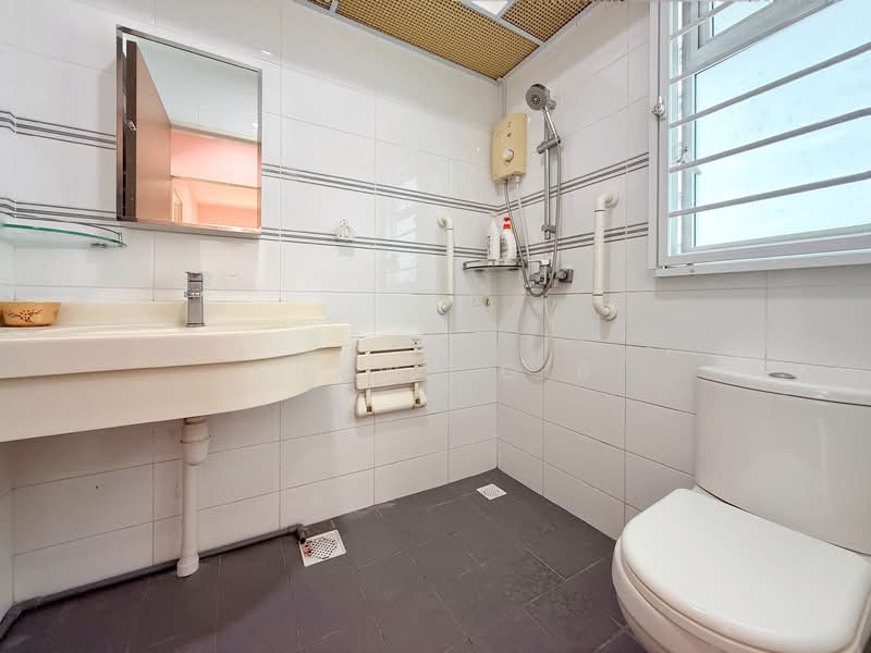 8A Upper Boon Keng Road HDB Flat For Sale at S$ 838,000 | PropertyGuru Singapore - Master Bathroom