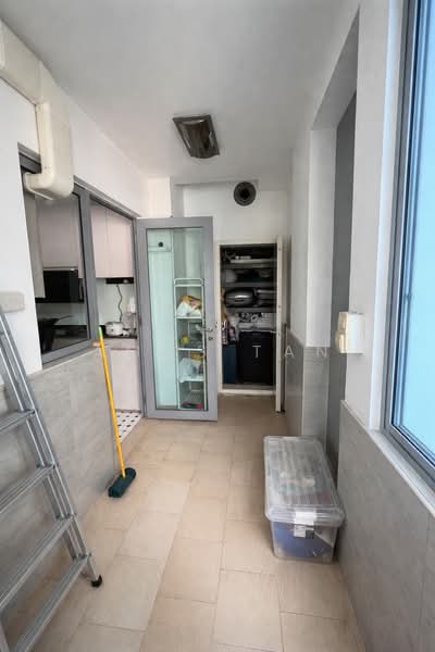 Carabelle Condominium For Sale at S$ 2,458,000 | PropertyGuru Singapore - Kitchen