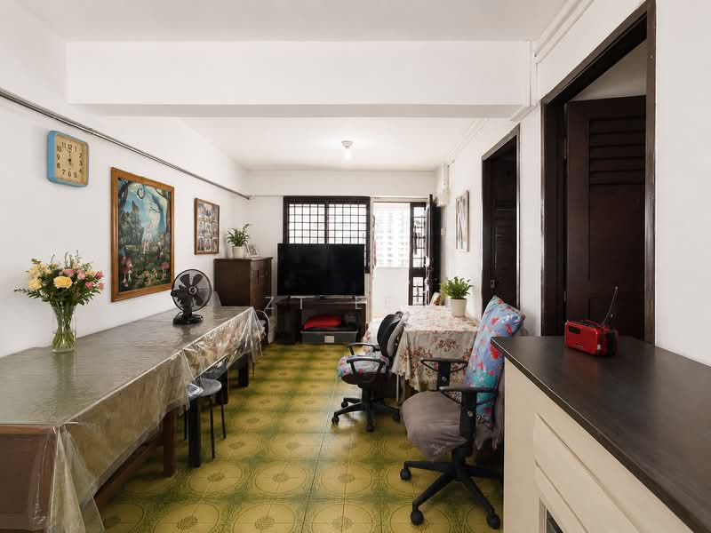 21 Dover Crescent, 21 Dover Crescent, 2 Bedrooms, 700 sqft, HDB Flat For Sale, by ZT Lee, 500100221 - Living Room - PropertyGuru.com.sg