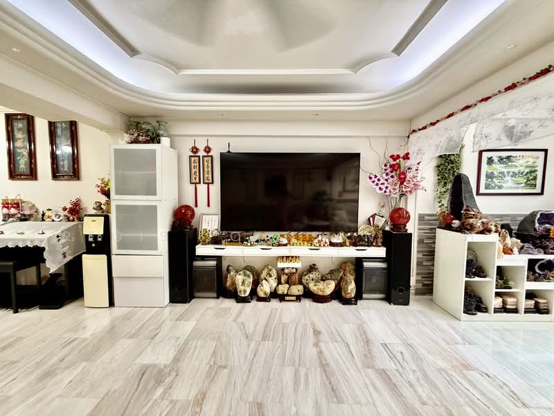 142 Serangoon North Avenue 1 HDB Flat For Sale at S$ 1,170,000 | PropertyGuru Singapore - Living Room