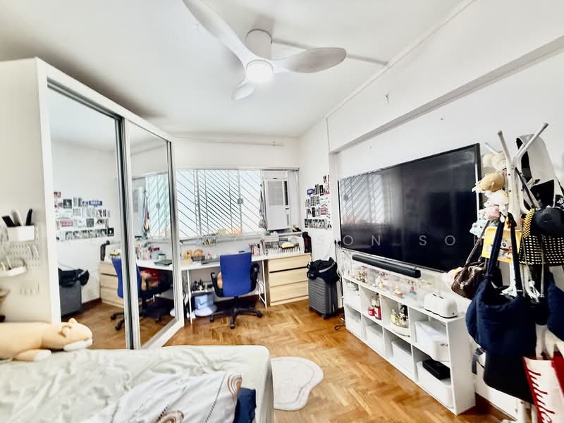 142 Serangoon North Avenue 1 HDB Flat For Sale at S$ 1,170,000 | PropertyGuru Singapore - Common Bedroom 1