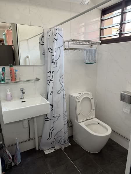 207 Bishan Street 23 HDB Flat For Sale at S$ 918,000 | PropertyGuru Singapore - Bathroom
