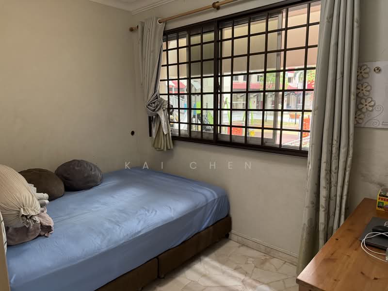 207 Bishan Street 23 HDB Flat For Sale at S$ 918,000 | PropertyGuru Singapore - Bedroom