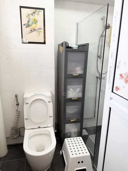207 Bishan Street 23, 207 Bishan Street 23, 3 Bedrooms, 1,238 sqft, HDB Flat For Sale, by Kai Chen, 500100230 - Master bedroom Bathroom - PropertyGuru.com.sg