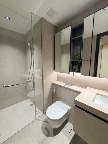 The Ranz Apartment For Sale at S$ 1,600,000 | PropertyGuru Singapore - Bathroom