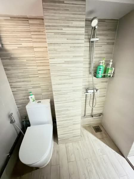 460 Ang Mo Kio Avenue 10, 460 Ang Mo Kio Avenue 10, Room Rental, 150 sqft, HDB Flat For Rent, by Ashley Thio, 500100235 - Bathroom - PropertyGuru.com.sg