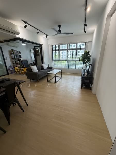 224A Sumang Lane HDB Flat For Sale at S$ 670,000 | PropertyGuru Singapore - Living Room