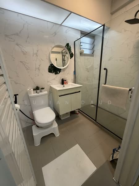 224A Sumang Lane HDB Flat For Sale at S$ 670,000 | PropertyGuru Singapore - Master Toilet