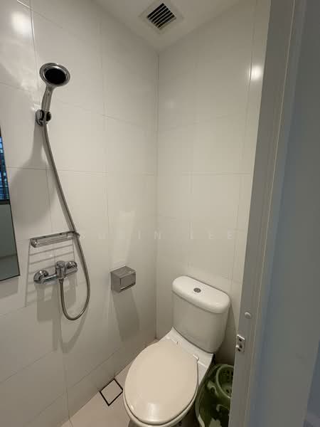 One Shenton Condominium For Sale at S$ 3,300,000 | PropertyGuru Singapore - Bathroom