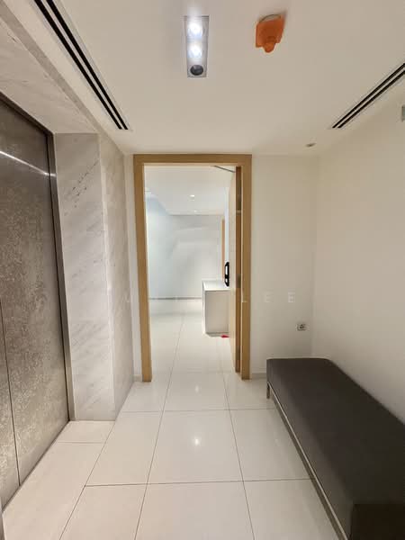One Shenton Condominium For Sale at S$ 3,300,000 | PropertyGuru Singapore - Entrance