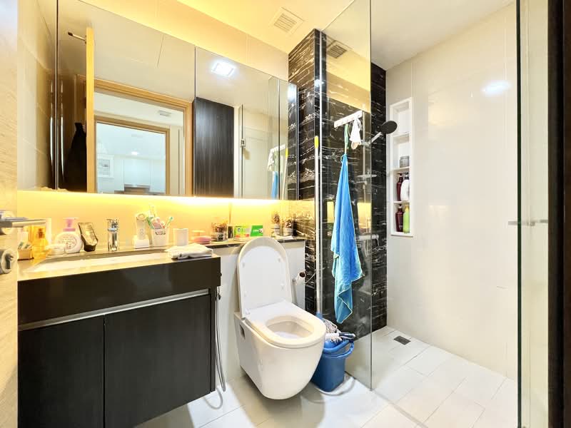Hedges Park Condominium Condominium For Sale at S$ 750,000 | PropertyGuru Singapore - Bathroom