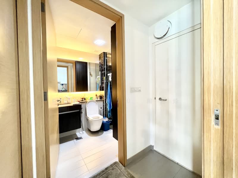 Hedges Park Condominium Condominium For Sale at S$ 750,000 | PropertyGuru Singapore - Bathroom