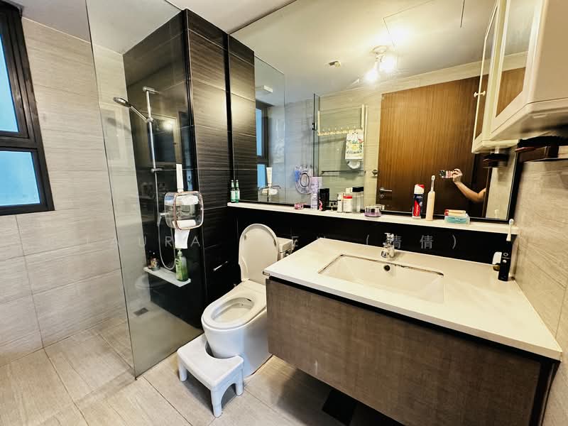 Bellewoods, 100 Woodlands Avenue 5, 3 Bedrooms, 939 sqft, Executive Condominium For Rent, by Laura Shen (倩倩）, 500100252 - Master Bathroom - PropertyGuru.com.sg